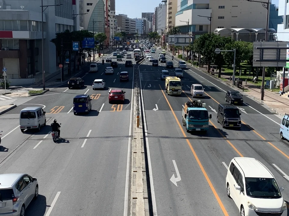 沖繩多向白線黃線分割車道