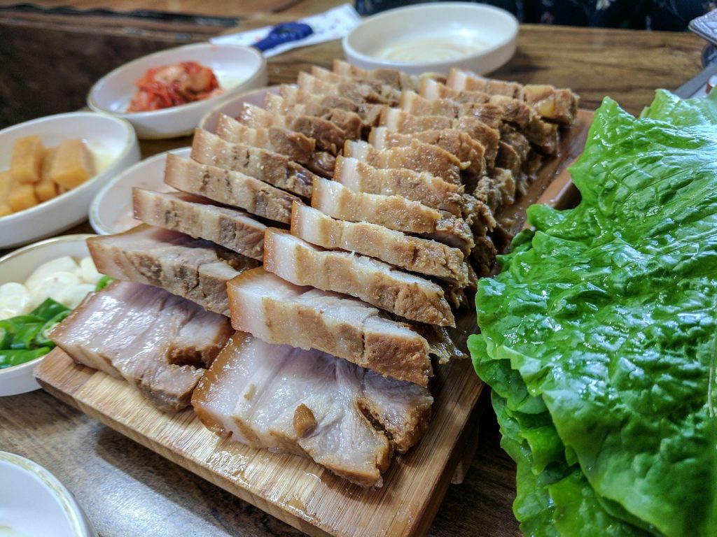 Taste Jeju Island's Delights, Enjoying Savory Pork with Lettuce, a Refreshing Culinary Experience