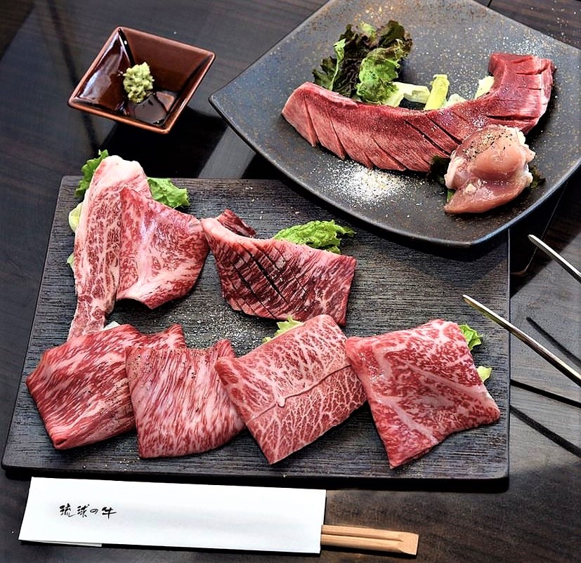 沖縄料理の店ー琉球の牛の肉料理の写真です。