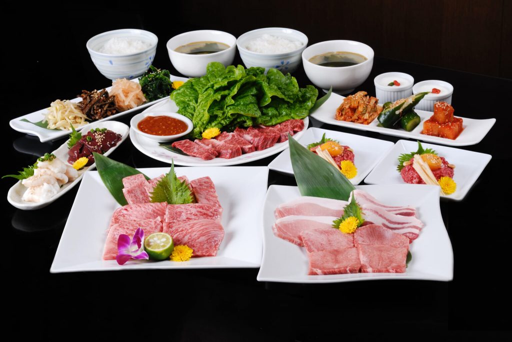 沖縄料理の店ーやきにく 華の肉料理の写真です。