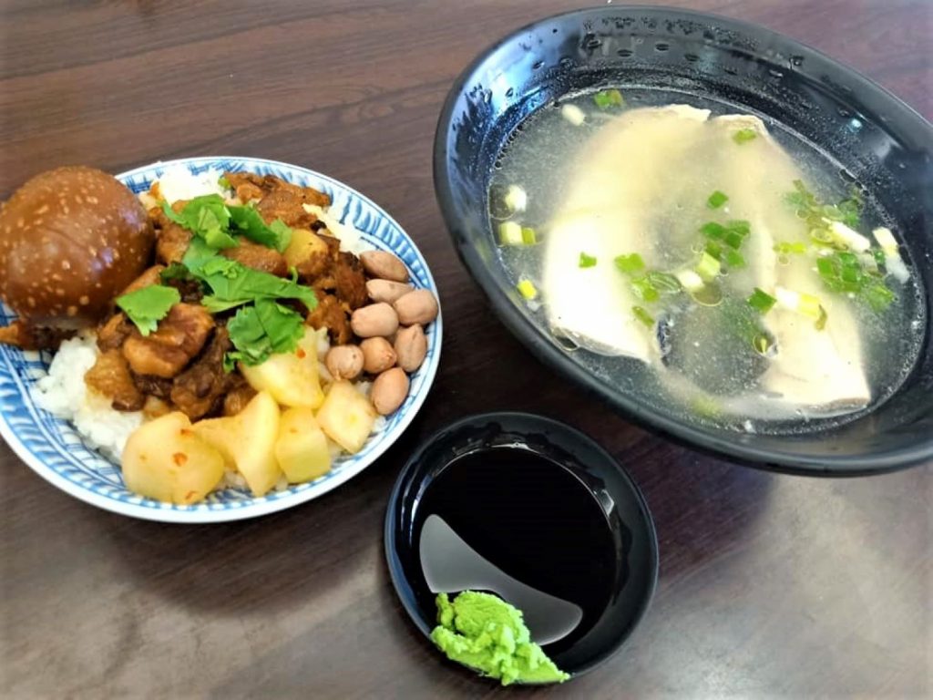 台湾料理-花喬海鮮蒸気火鍋の料理の写真です。