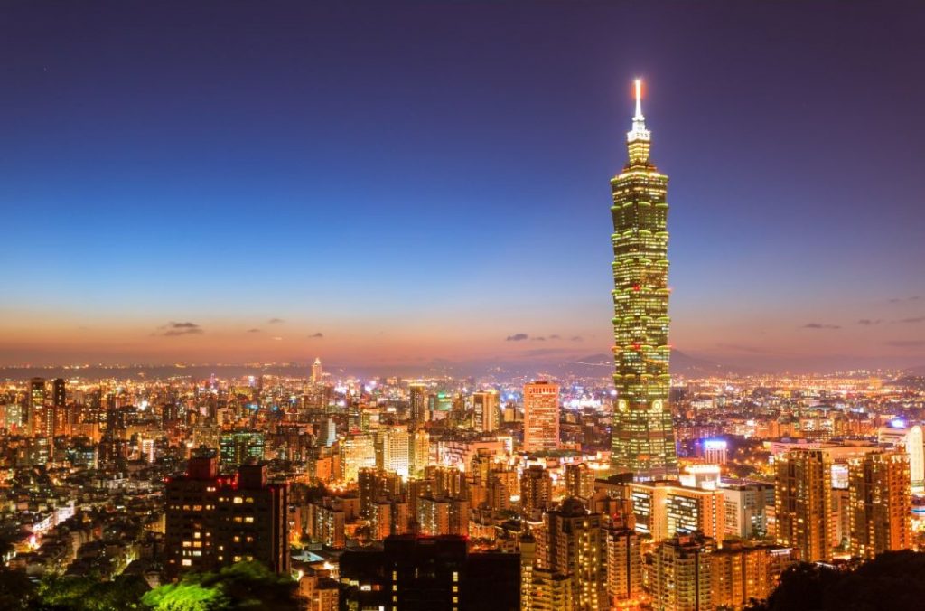 台湾旅行の時、台北の夜景の写真を撮ります。
