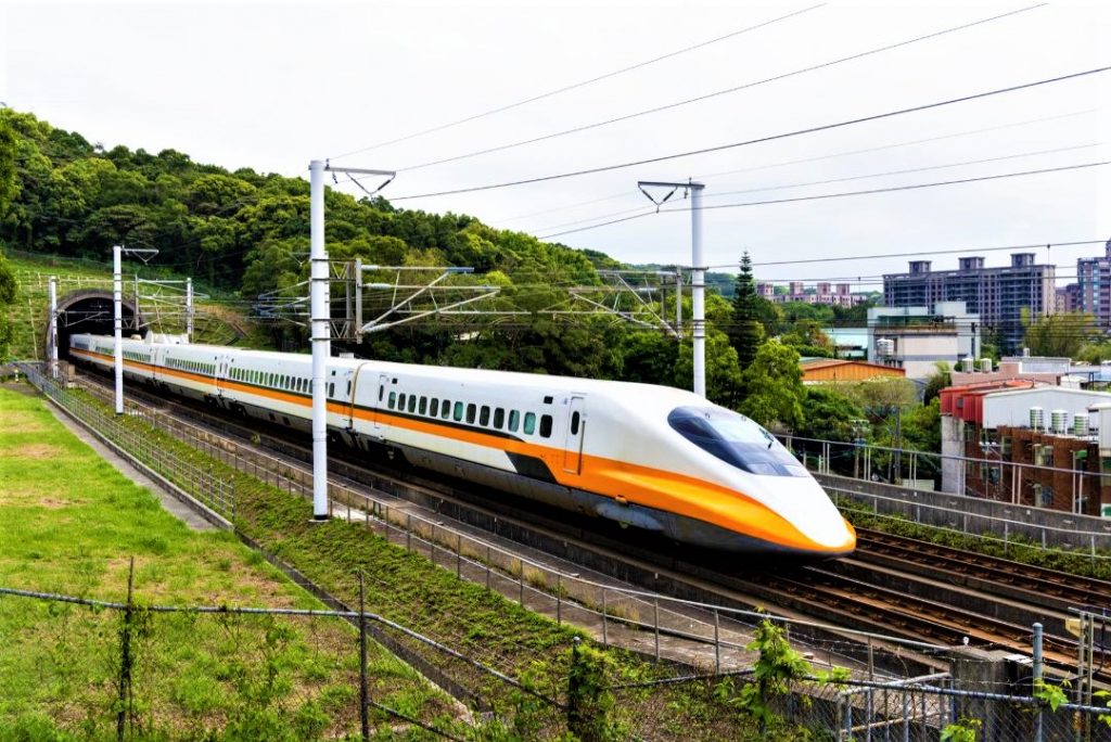 台湾旅行時に利用できる交通手段の一つである高速鉄道の写真です。