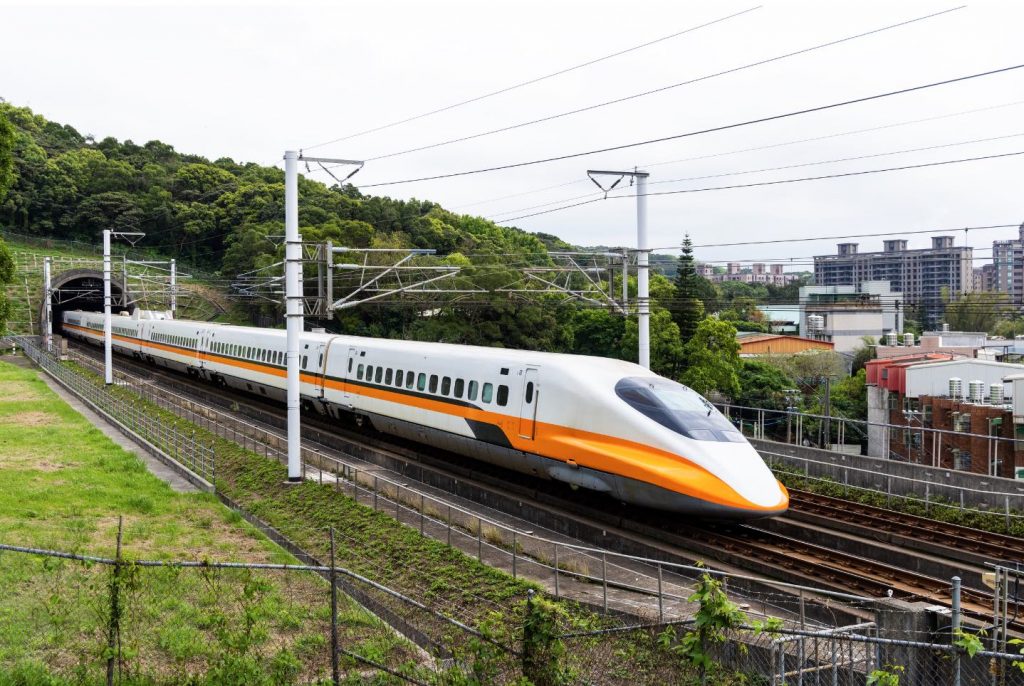 Kaohsiung Car Rental Conveniently Near High-Speed Rail.