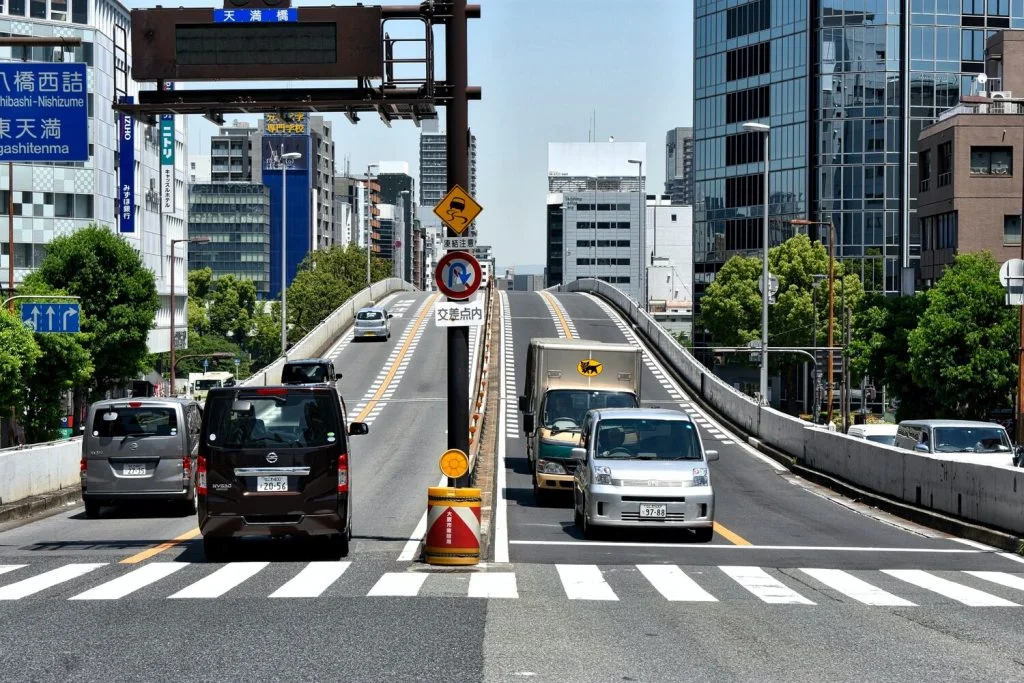 日本高架道路，車道分割，交通標誌牌