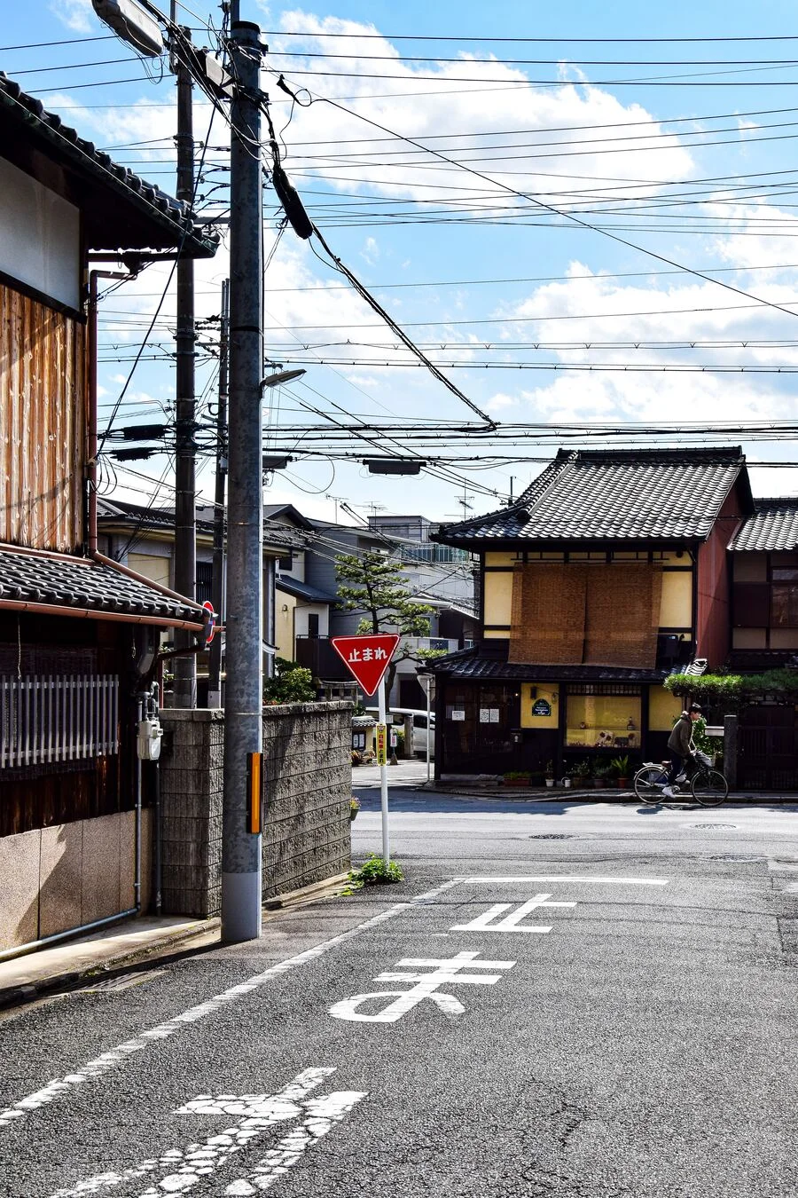 京都街道圖,路口有停止標誌符號
